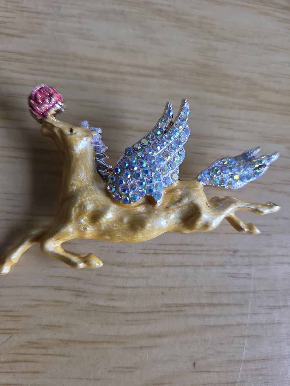 Horse Brooch With Rhinestone Rings - Picture 4 of 4
